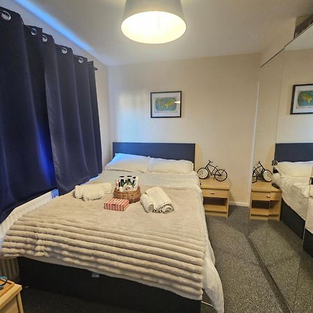 Double Bedroom Located Close To Manchester Airport Wythenshawe Eksteriør bilde