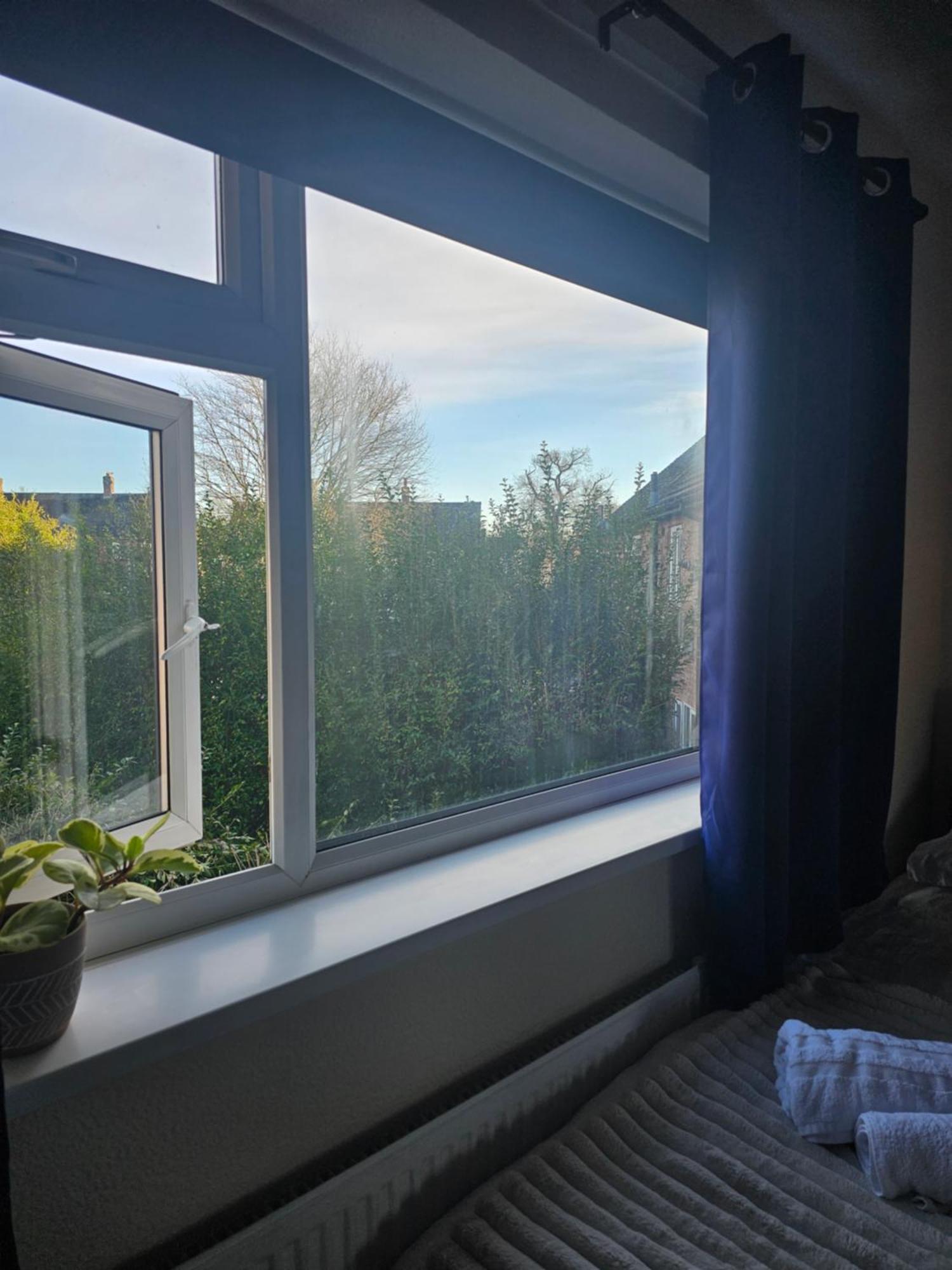 Double Bedroom Located Close To Manchester Airport Wythenshawe Eksteriør bilde