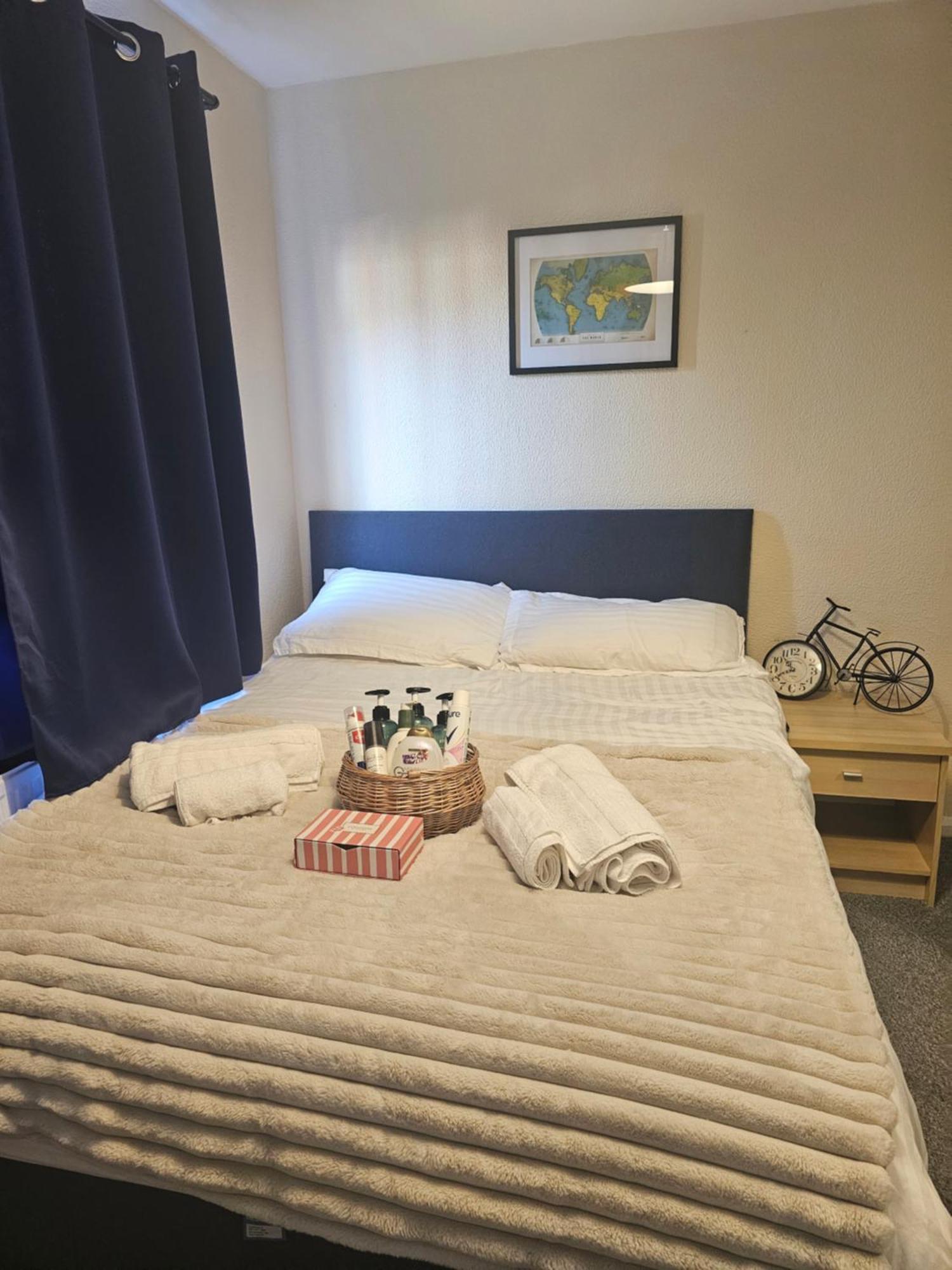 Double Bedroom Located Close To Manchester Airport Wythenshawe Eksteriør bilde