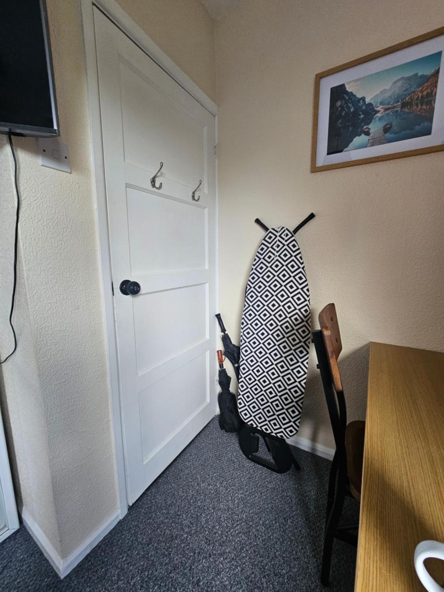 Double Bedroom Located Close To Manchester Airport Wythenshawe Eksteriør bilde