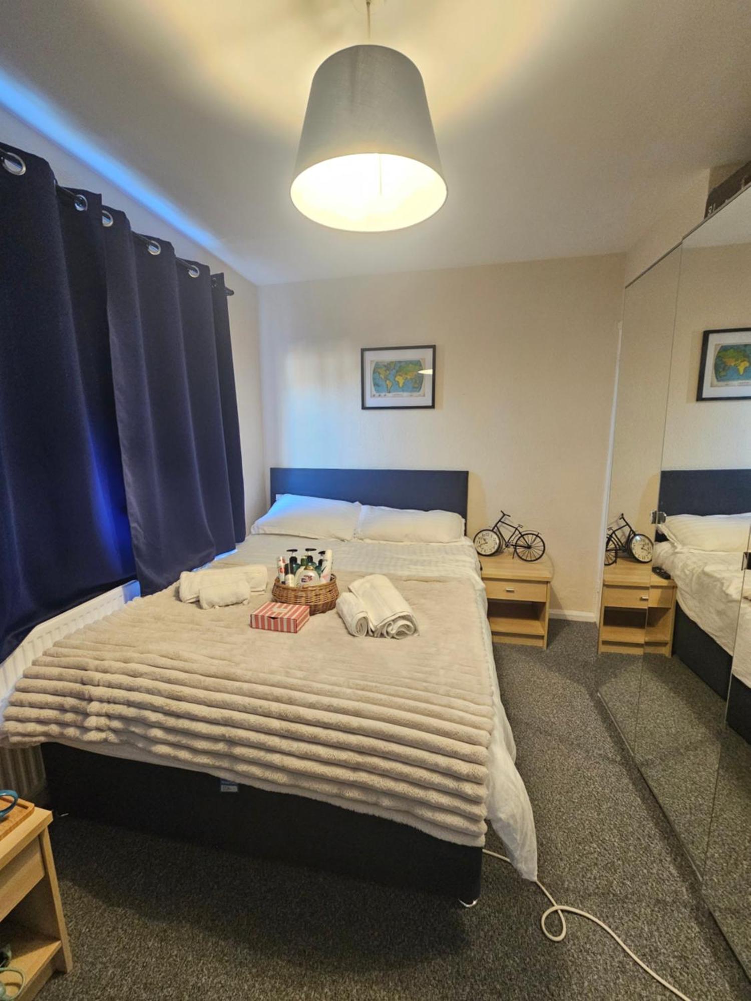 Double Bedroom Located Close To Manchester Airport Wythenshawe Eksteriør bilde